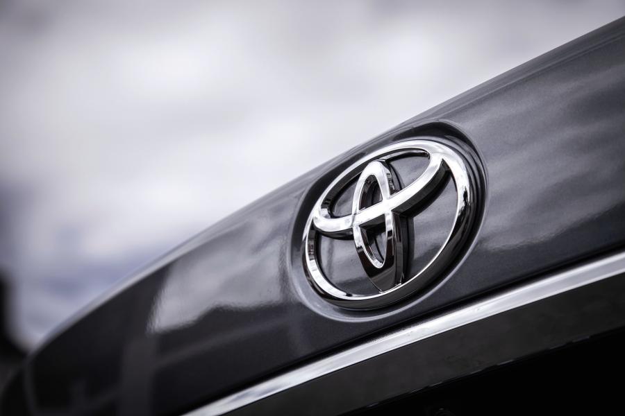Логотип Toyota Corolla XEi Sedan 2019 года  (LA) (фото 25 из 33)